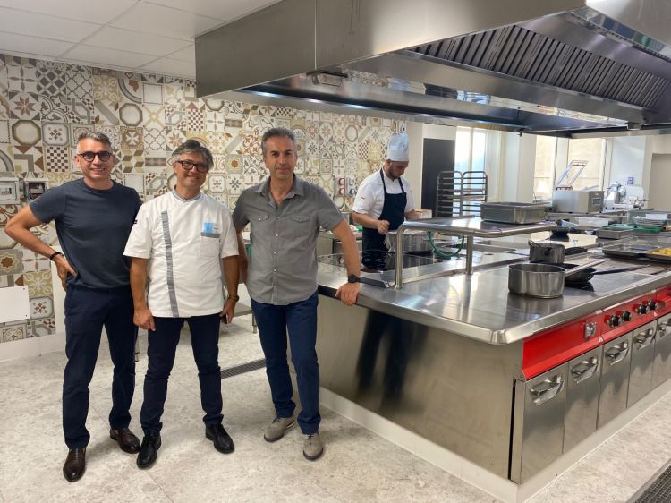 Lo chef Vito Semeraro con i gestori dell'MH – Matera Hotel 
