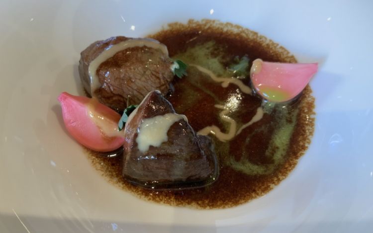 Capriolo, pinoli e ravanello fermentato