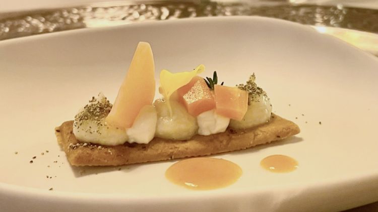 Brisé con mousse di branzino, maionese vegana e giardiniera di verdure