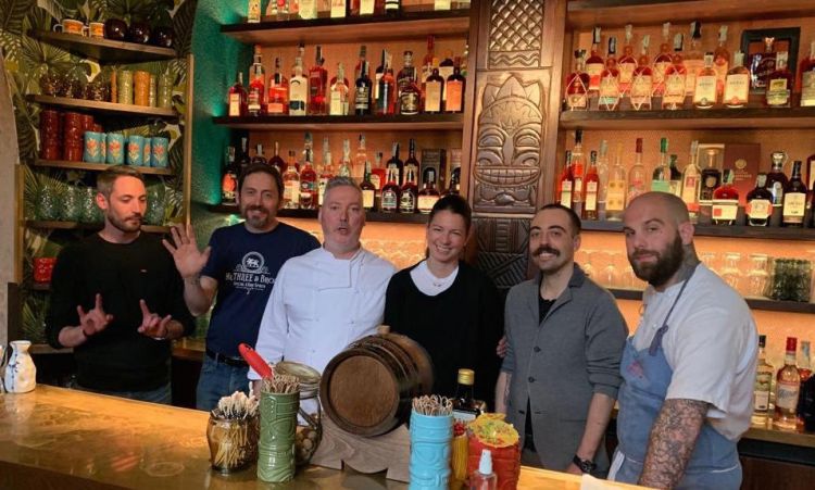 La squadra del Rita’s Tiki Room, tiki bar che