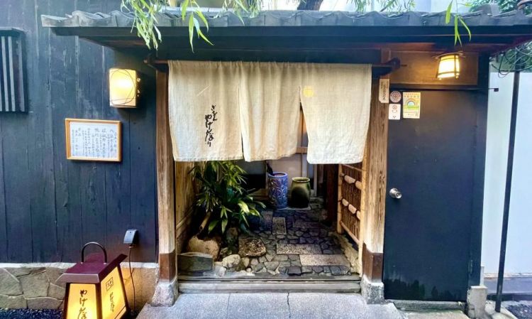L'ingresso di Yagenbori Akasaka, 3 Chome-19-