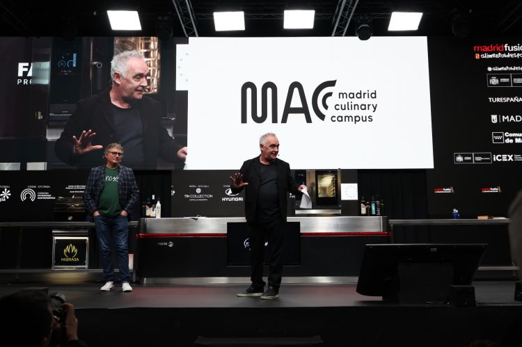 Andoni Luis Aduriz e Ferran Adria insieme sul palc