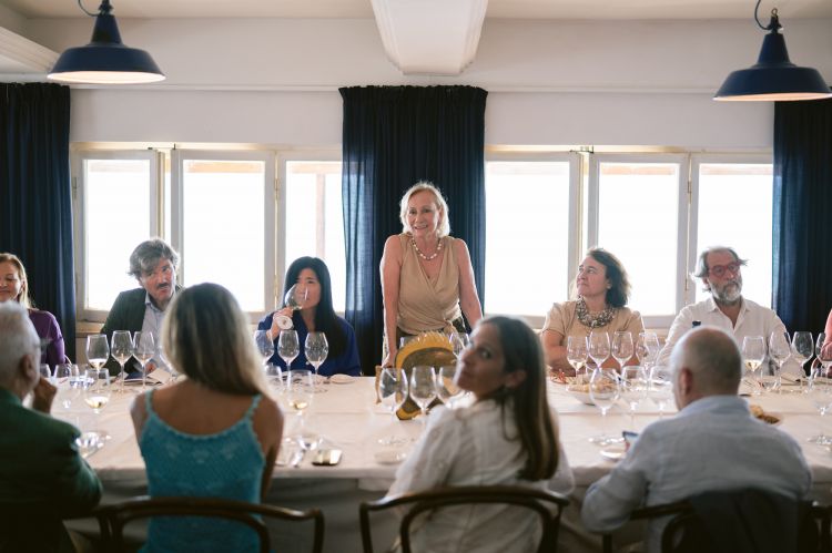 Al centro, Marilisa Allegrini di Poggio al Tesoro
