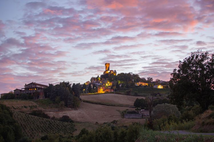 Un'immagine suggestiva del Castello di Cigogno