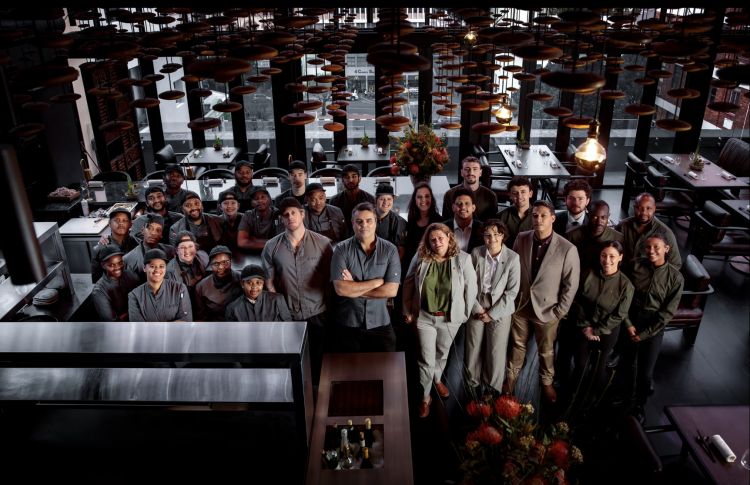 La brigata del ristorante FYN, nato nel 2018 nel c