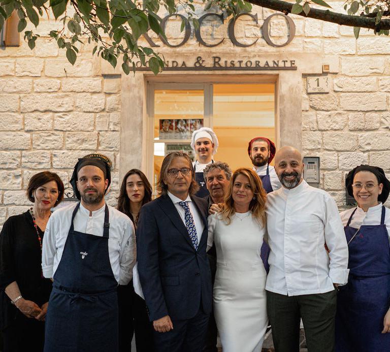 Foto di gruppo alla Locanda Rocco, ristorante/hot