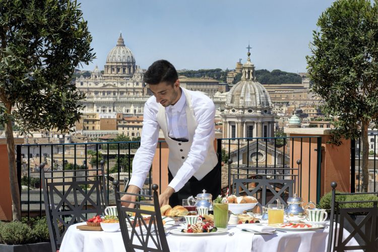 Pranzo panoramico all'Hotel de la Ville di via