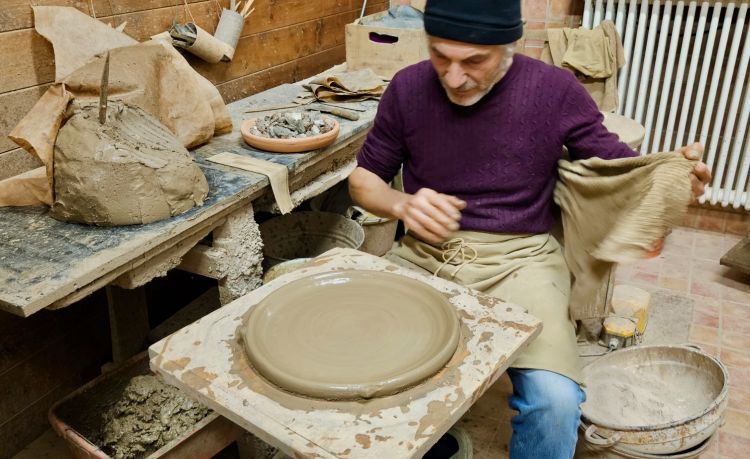 Maurizio Camilletti, artigiano tegliaio a Monteti