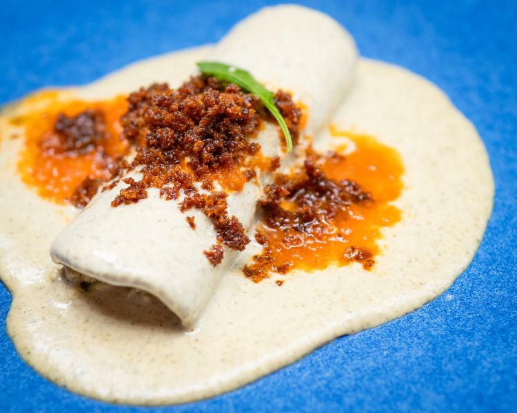 Kinich, papadzules con salsa di semi di zucca e longaniza di Valladolid