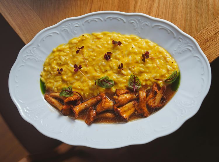 Risotto con i funghi. Foto di Nadin Sh (Pexels)
