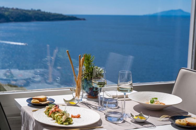 Il panorama dal ristorante Vesuvio dell’hotel M