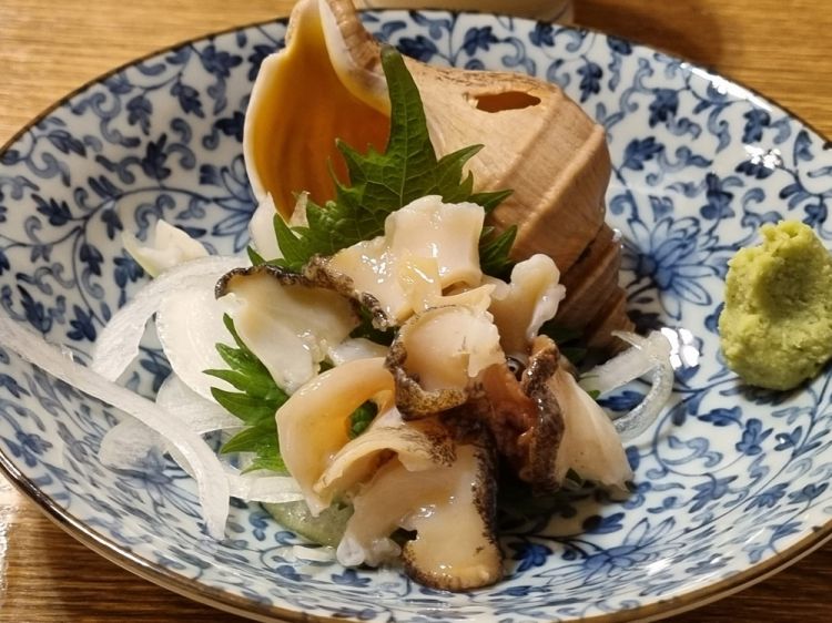 Sushi di buccino e interiora di merluzzo speziate