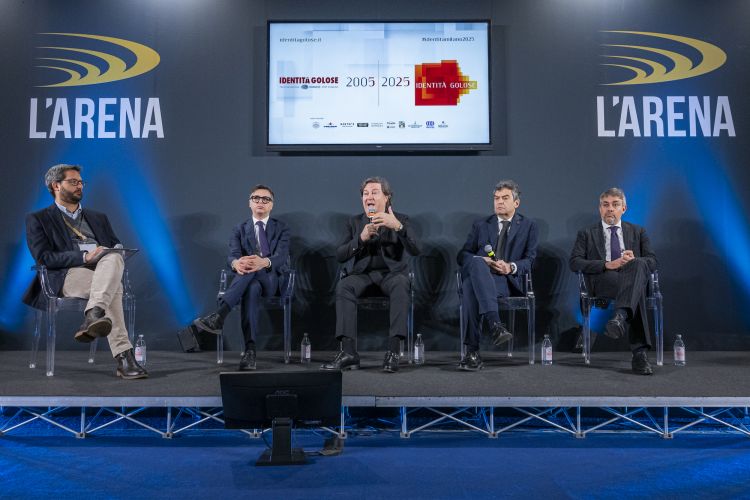 Da sinistra a destra, il moderatore Niccolò Vecch