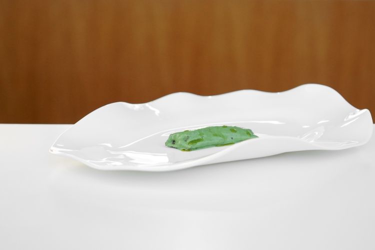 Zucchine e menta: zucchina secca e reidratata, maturata in cera d'api, ceviche di zucchina. La zucchina viene prima essiccata e disidratata in una salamoia ottenuta dallo stesso ortaggio, quindi lasciata maturare per una settimana in cera d’api. Il trattamento ne modifica profondamente la consistenza, rendendola più carnosa. Il piatto viene completato con una farcia di zucchine alla scapece e un ceviche, ancora una volta interamente costruito attorno allo stesso ingrediente