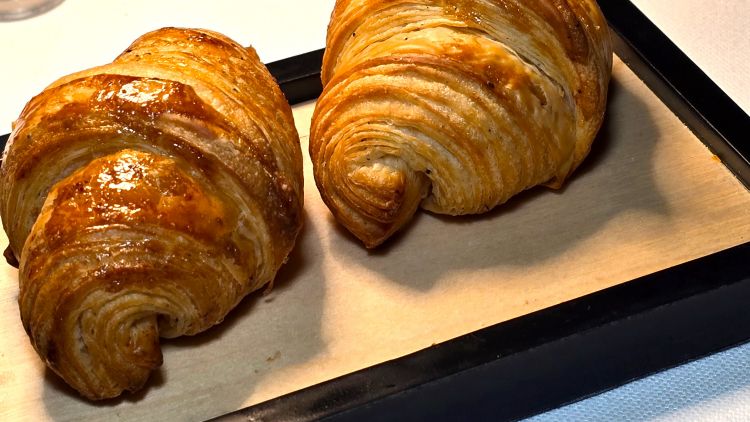 Croissantiello: fusione tra il croissant francese e il casatiello napoletano