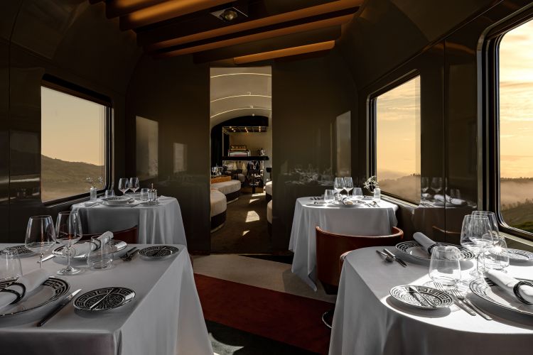 Sarà Heinz Beck a firmare la cucina del nuovo treno di lusso La Dolce Vita Orient Express, con menu personalizzati per ogni itinerario, da Venezia a Portofino, passando per Matera fino in Sicilia