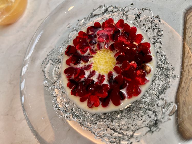 Boiled beetroot Birkemosegård, dried blueberries & horseradish
 
