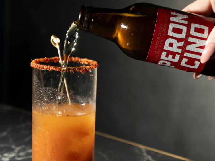 Puglia: Muma gin incontra pomodoro all’acqua di cozze, Bloody Mary mix, lime e un tocco di birra
