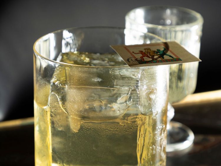 Calabria: Vodka Madonna al caramello salato, passion fruit, Lime, té al bergamotto, yogurt vanilla