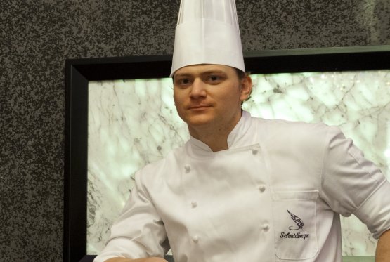 Lo chef Matthias Schmidberger del ristorante Cà d’Oro dell’hotel Kempinski Grand Hotel des Bains di St.Moritz