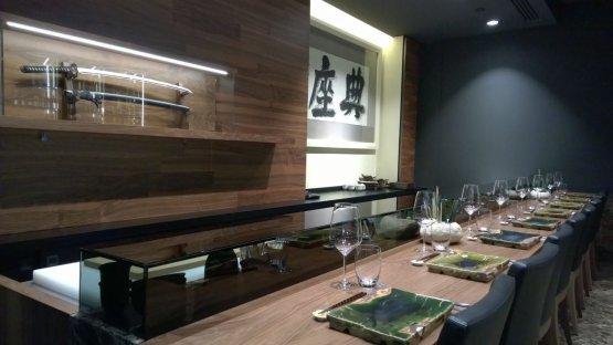 Uno dei sogni realizzati da Wicky Priyan nel suo nuovo ristorante. Un autenticissimo Sushi Bar 