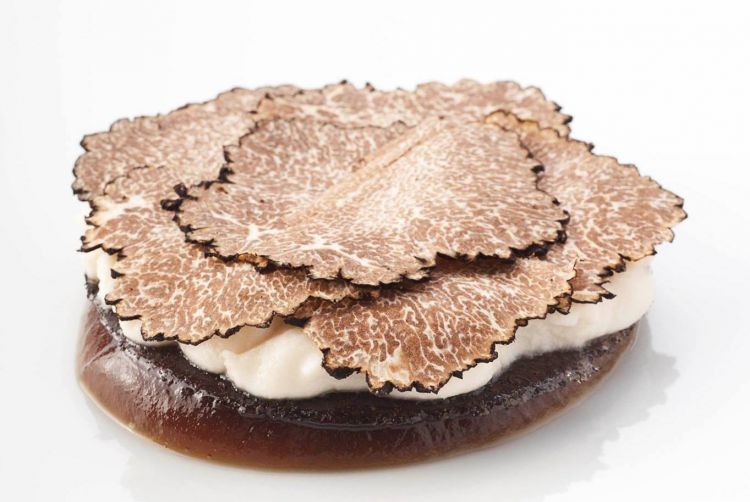 Gel di vitello, infuso di porcini secchi, mandorla e tartufo nero