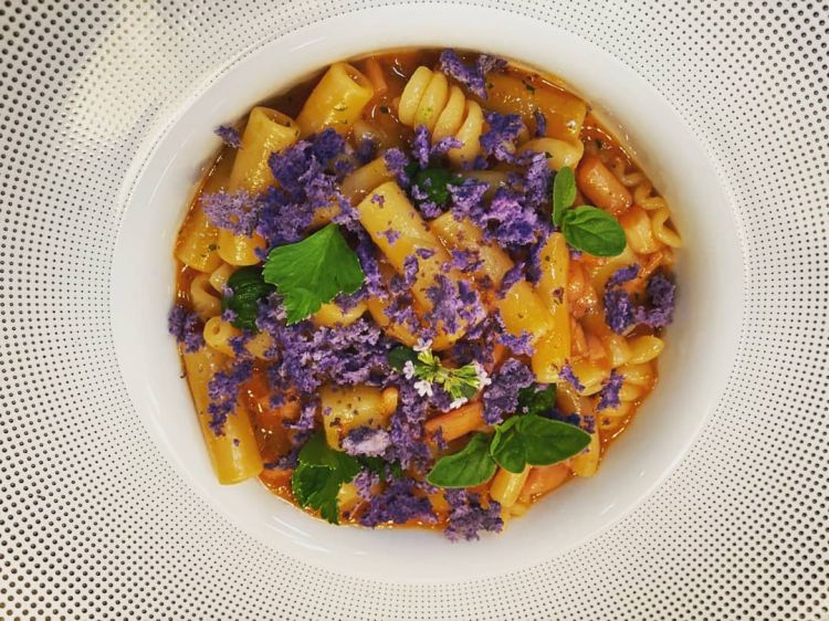 Mischiato potente con ragù di totani e patate