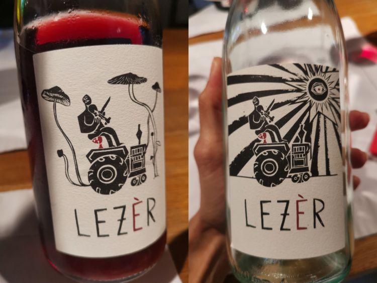 Ancora sulla diversità: il Lezèr (leggero) è un rosato fresco, disimpegnato (anche nel prezzo!), beverino e delizioso. Un Teroldego nato dall’assemblaggio di prove diverse di vinificazione in diversi contenitori (anfora, cemento, acciaio). L’etichetta cambia ogni anno, così come cambia il carattere dell’annata e come cambia l’interprete stesso che non rimane lo stesso di anno in anno. Da collezionare perché sono bellissime