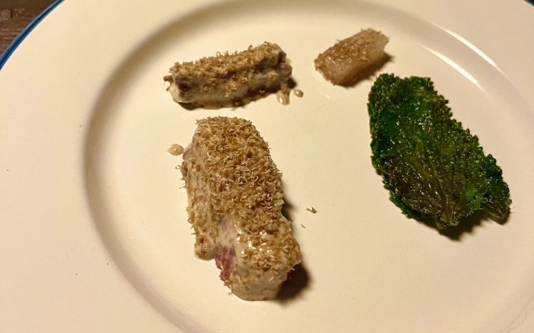 Pecora arrostita, interiora e sale
