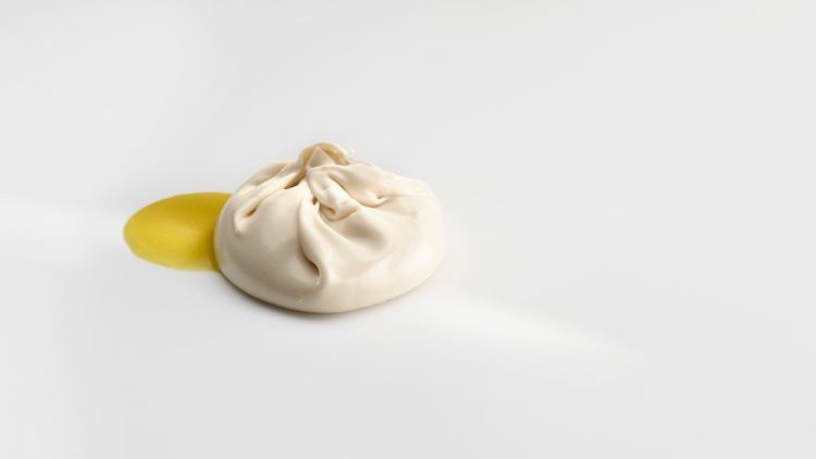 Saco tiempo. Pine nut peel filled with pine nut milk, inspired by burrata. The yellow part is a sauce of salted cod kokotza, slightly smoked. It’s yet another happy evolution of the taste alchemy created by salted cod and pine nuts, first explored back in 2009. Photo José Luis López de Zubiría
