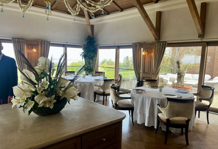 La sala aperta sul Danubio del ristorante Fleur de Sel
