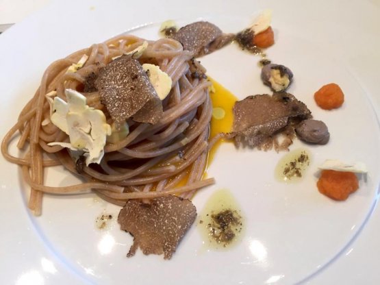 Spaghetti di farro Felicetti, carote, castagne, patè e tartufi