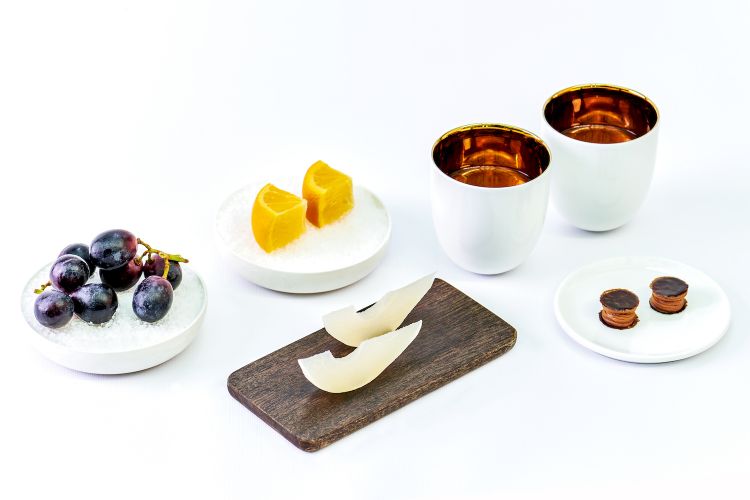 Pressed fruits, lemon tea, coffee wafer and pepper
