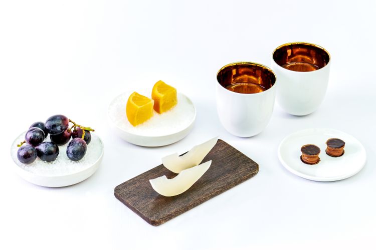 Pressed fruits, lemon tea, coffee wafer and pepper
