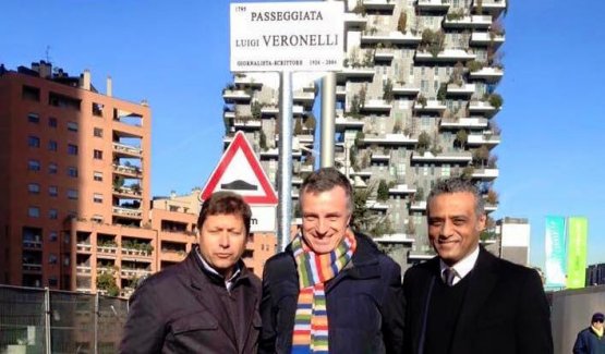 Hosam Eldin con Alfredo Zini e Gian Arturo Rota all'inaugurazione della passeggiata dedicata recentemente a Milano a Luigi Veronelli
