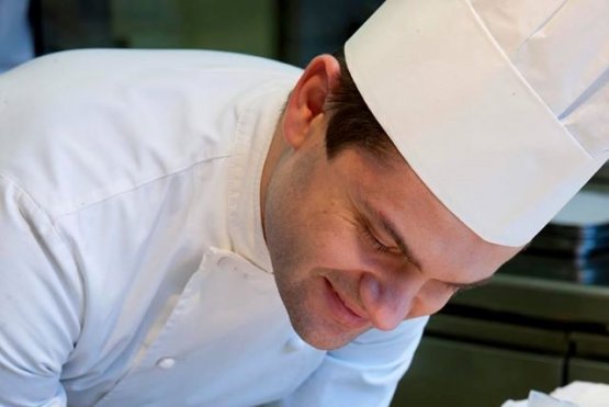Enrico Bartolini, chef del Devero, sarà ospite domenica 8 febbraio dalle 13 alle 15 dello stand di Berlucchi per proporre dei suoi esclusivi finger food
