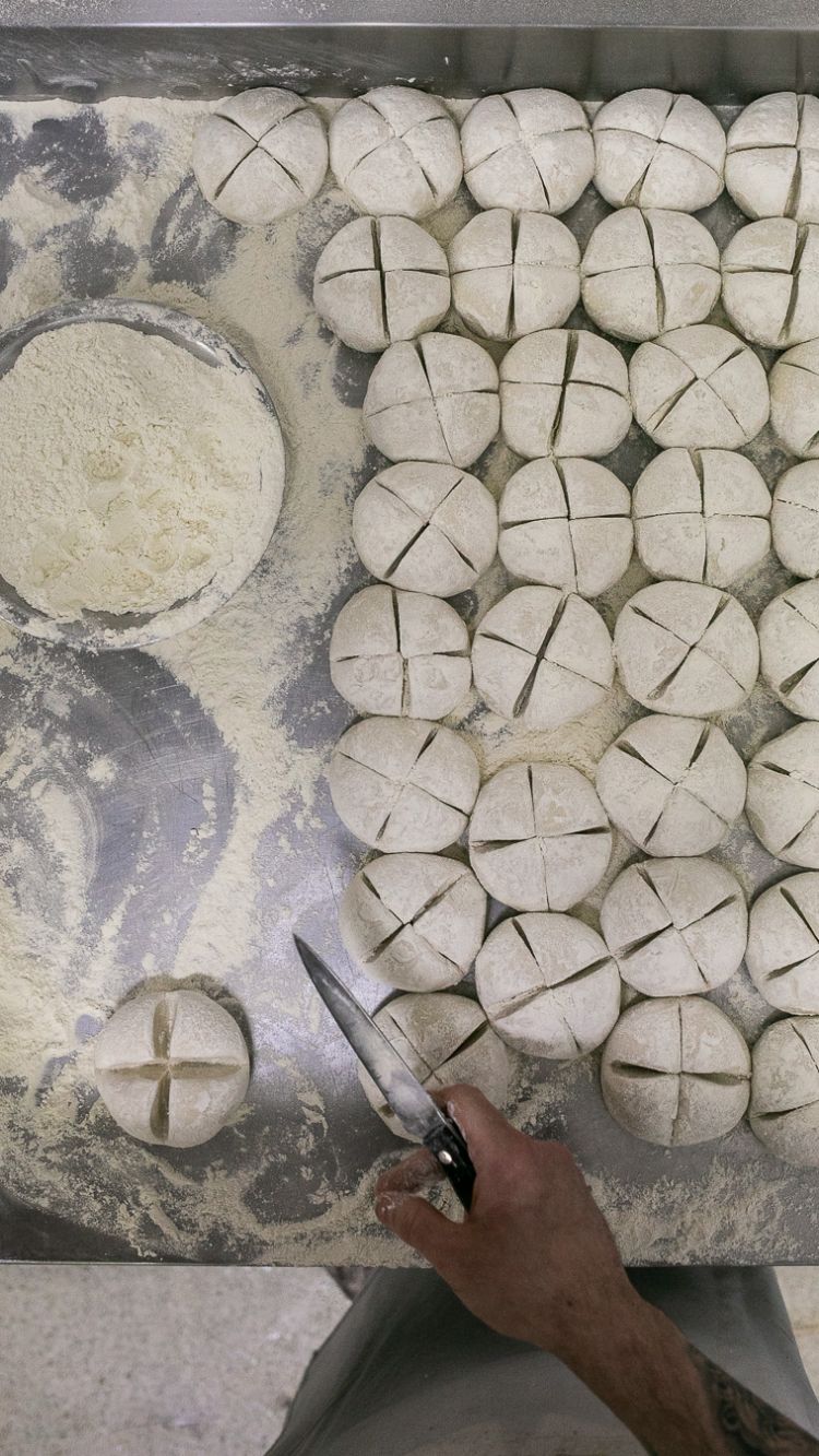 Anche il pane è di produzione propria, elaborato secondo una tipica ricetta argentina, che prevede l’uso della materia grassa dell’animale, il graso de vaca