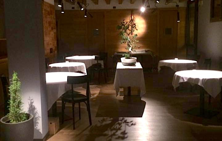 The dining room at Undicesimo Vineria
