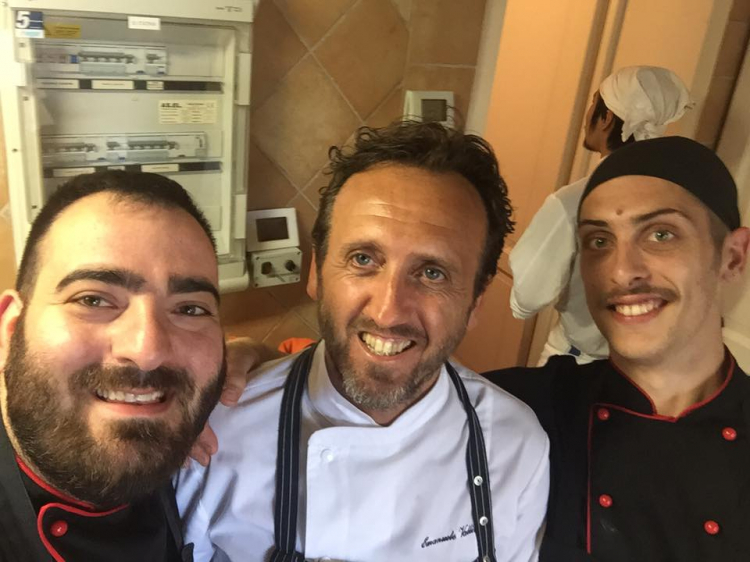 Lo chef col suo sous, a sinistra, Mirco Verardi, e Tony Uccello