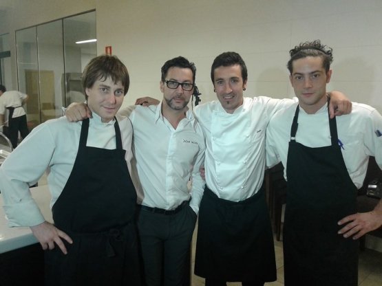 Manzini (primo da destra) insieme a - sempre da destra - Eneko Atxa, Quique Dacosta e l'altro sous chef dell'Azurmendi, Ander Lasheras