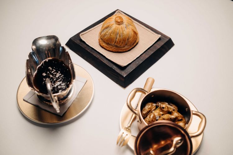 Celebrazione internazionale è l’ottima esecuzione del Filetto alla Wellington con salsa al Madeira
