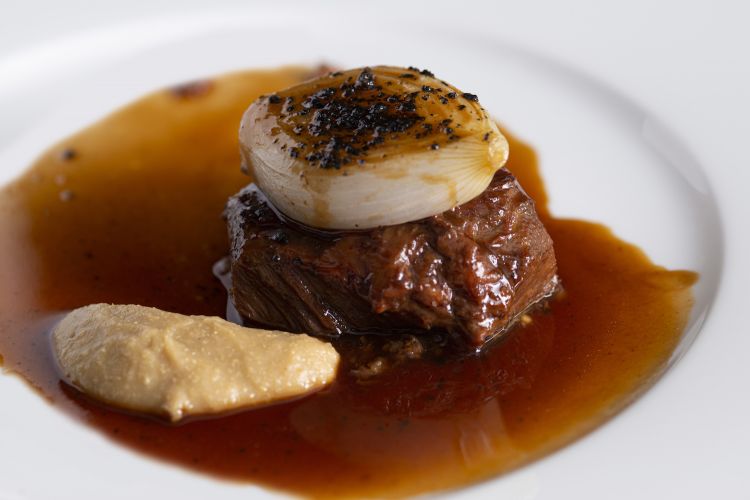 Bourguignonne of veal cheek, caramelised onion and mustard
