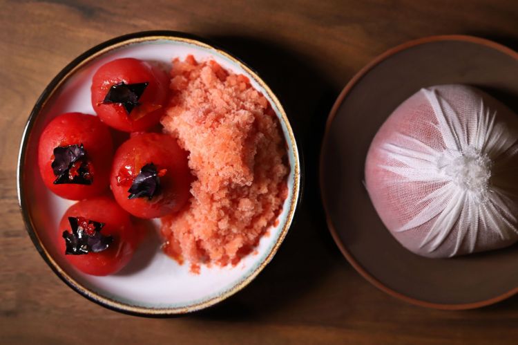 Tomatoes from the Ararat Valley have nothing to envy to the Italian ones: Reflunds cooked the heirloom tomato variety in three textures (the one on the right was a sponge you had to squeeze) with sour plums and dog rose
