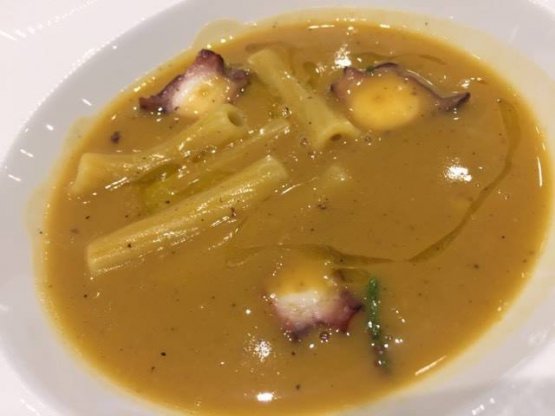 Sedani Monograno Felicetti e vellutata di fagioli con octopus, abalone della baia di Monterey e pepe affumicato di Michael Tusk