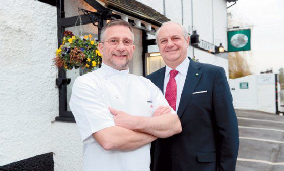 Diego Masciaga con lo chef Alain Roux, figlio di Michel Roux. Dice Masciaga di Alain: «Con lui, il The Waterside Inn è in ottime mani»
