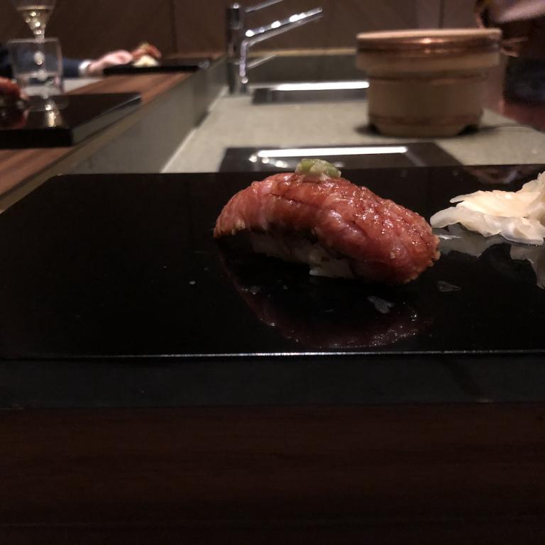 Ventresca di tonno scottata, wasabi fresco. La ventresca è meravigliosa, eccezionale il condimento di wasabi fresco
