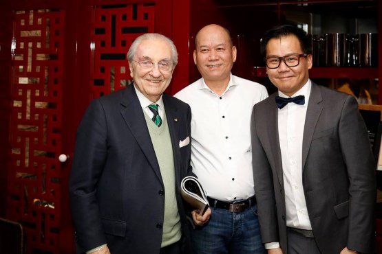 Da sinistra: Gualtiero Marchesi, Guoqing Zhang e Le Zhang