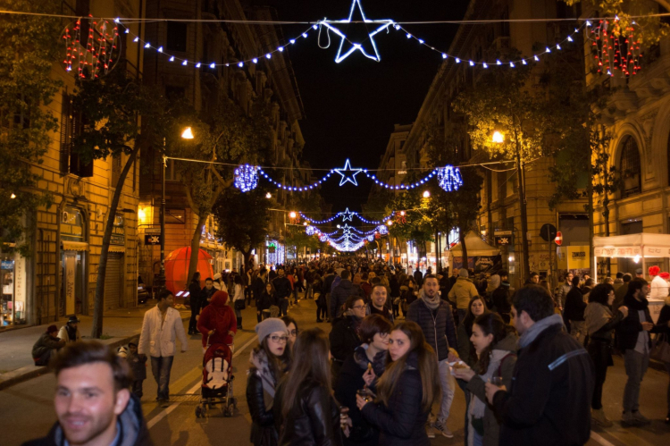 Via Roma, una delle direttrici centrali della vita