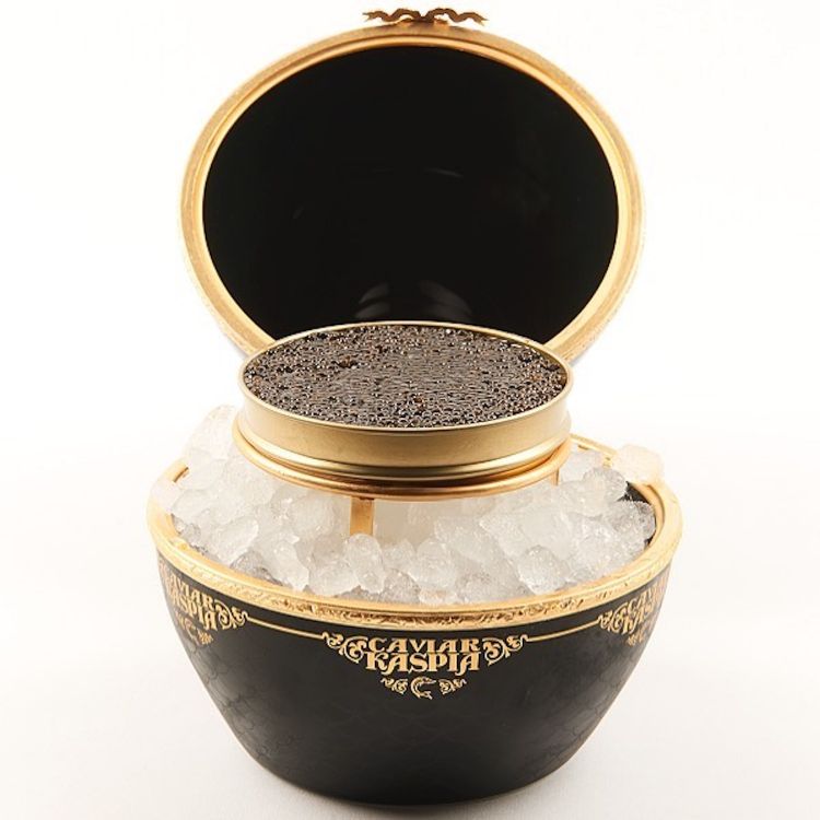 Così viene presentato il caviale Caviar Kaspia al Langosteria Cucina di Milano e al nuovo Langosteria di Sankt Moritz, che aprirà il prossimo 20 gennaio