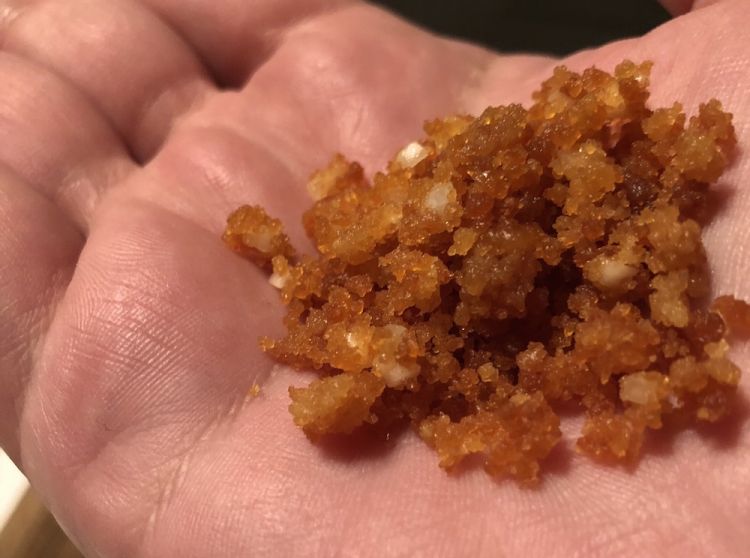 Gesture, crumbs of octopus: fried octopus roe, onion and pepper. Guests are invited to eat this from the palm of their hands
